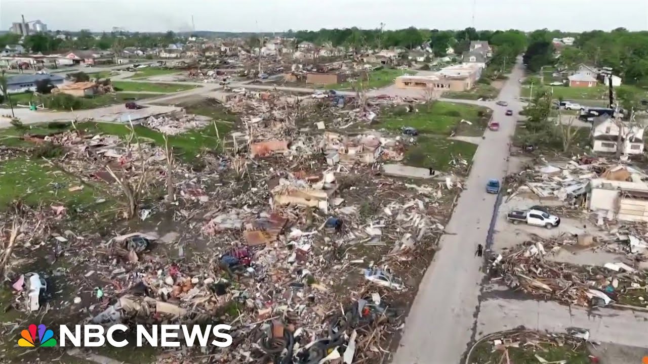 Storm chasers capture tornado's 300 mph wind speed
