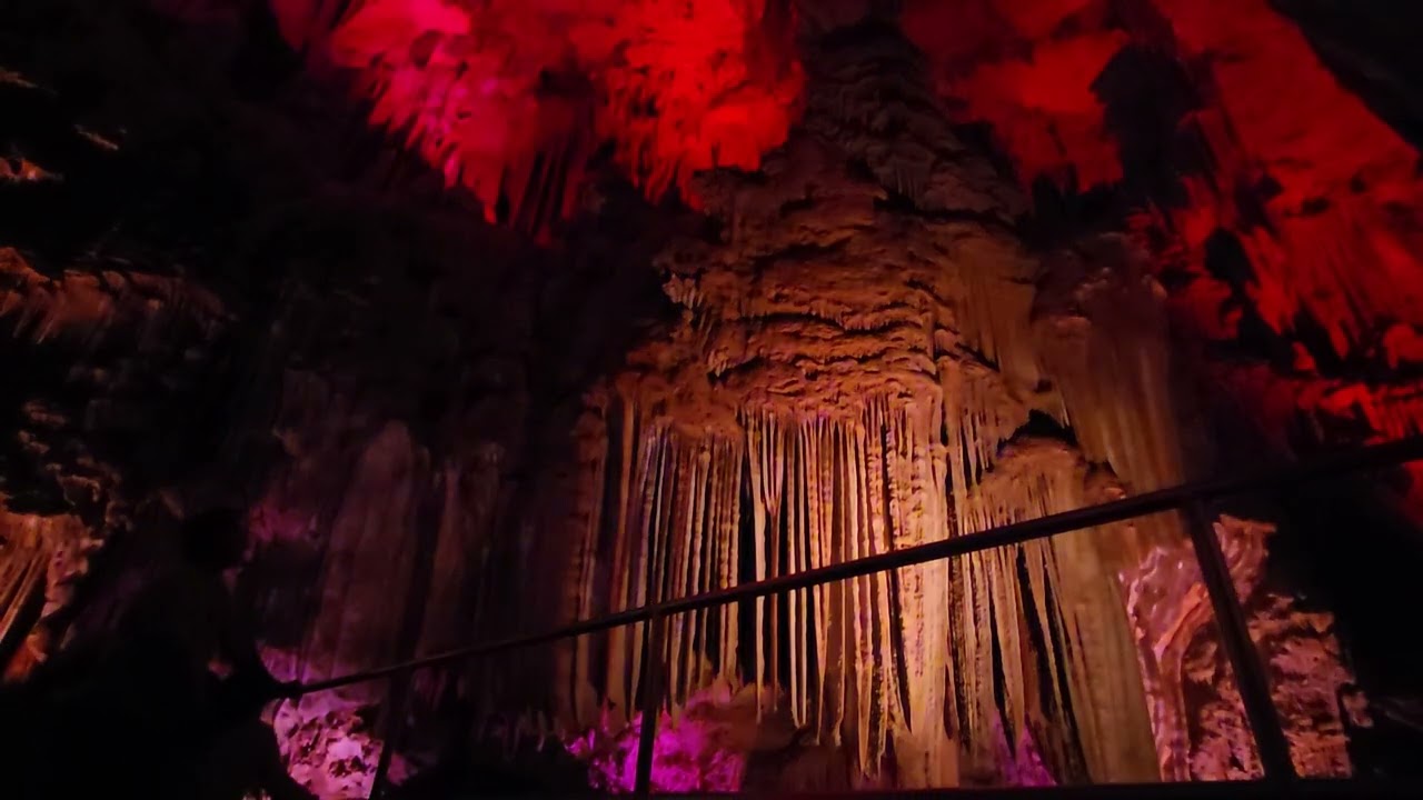 Light show is shasta caverns