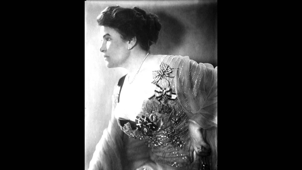 Madame Charles Cahier Sings 