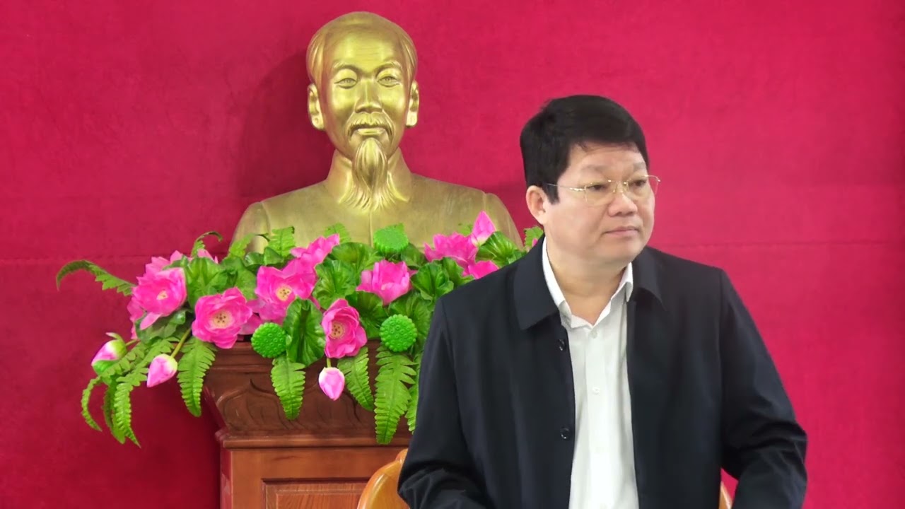 xã Tân Lạc công bố các quyết định của Tỉnh ủy về công tác cán bộ