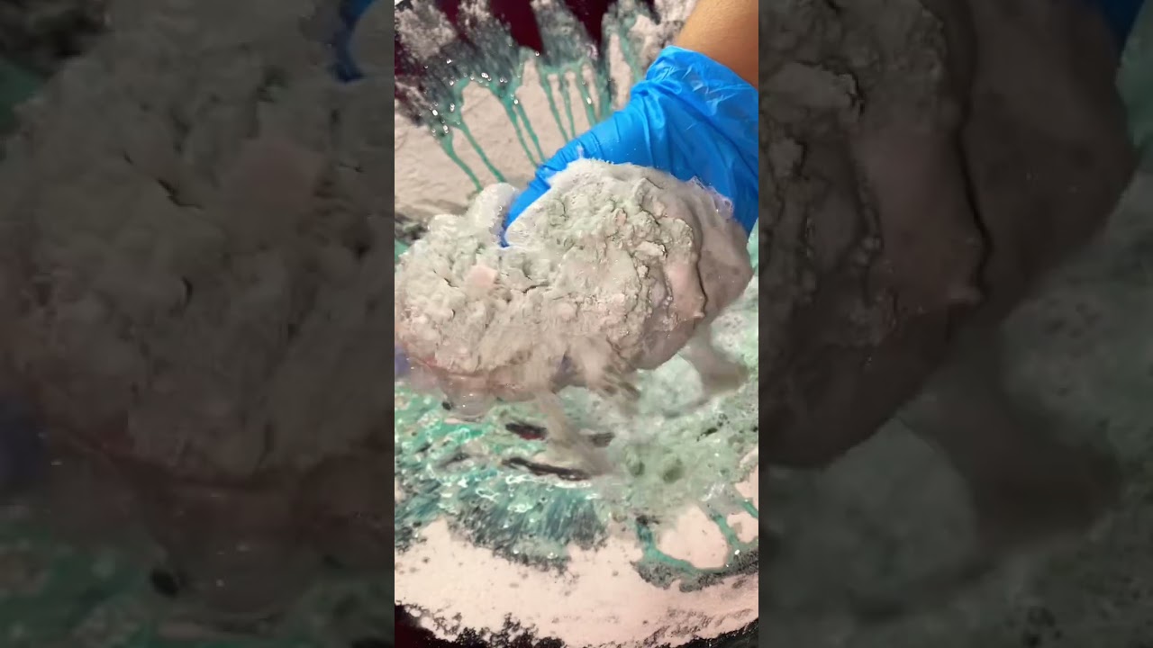 Powder Squeezing #powderasmr #spongesqueezing #satisfying