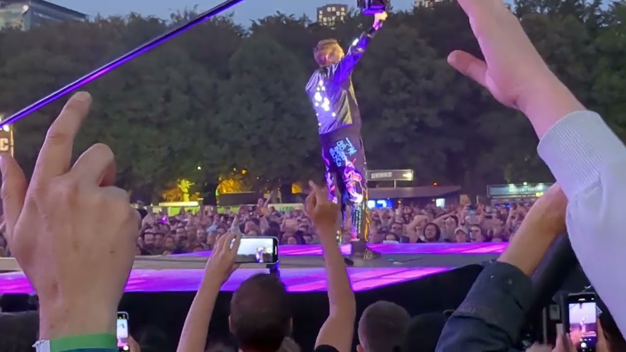 Muse - Starlight (live in Den Haag)