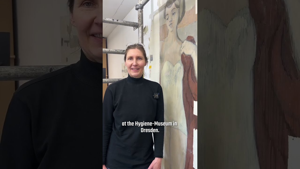 Diplom-Restauratorin Susann F&ouml;rster on the Gerhard Richter mural in the Hygiene Museum Dresden