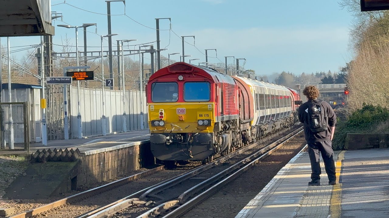 Class 66106 + 175 + 465169 pass westenhanger on 7O65 slade green to dollands moor. 3 tones. 
