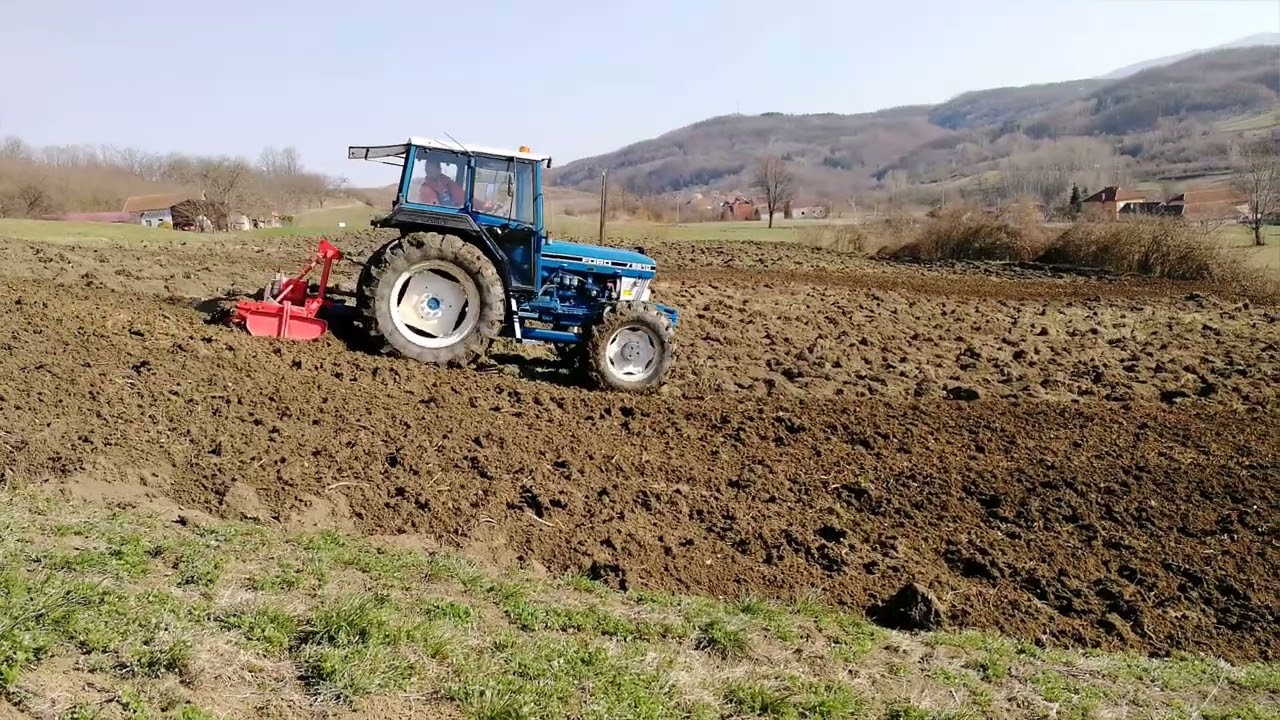 Ford 6610 and Lely Terra 250 work in the fields