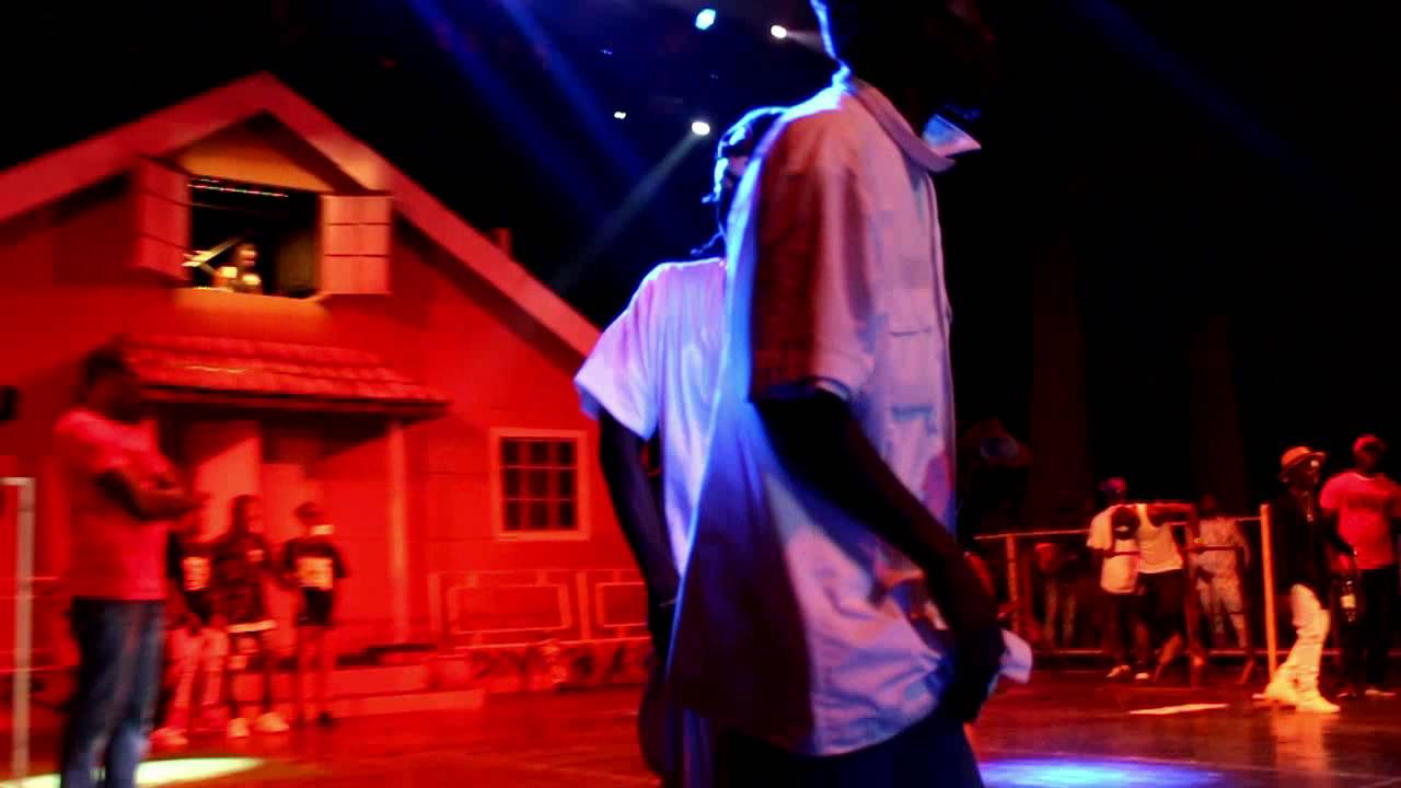 Entrée de THIOUM'C au SHOW OF THE YEAR 2016 GRAND THEATRE