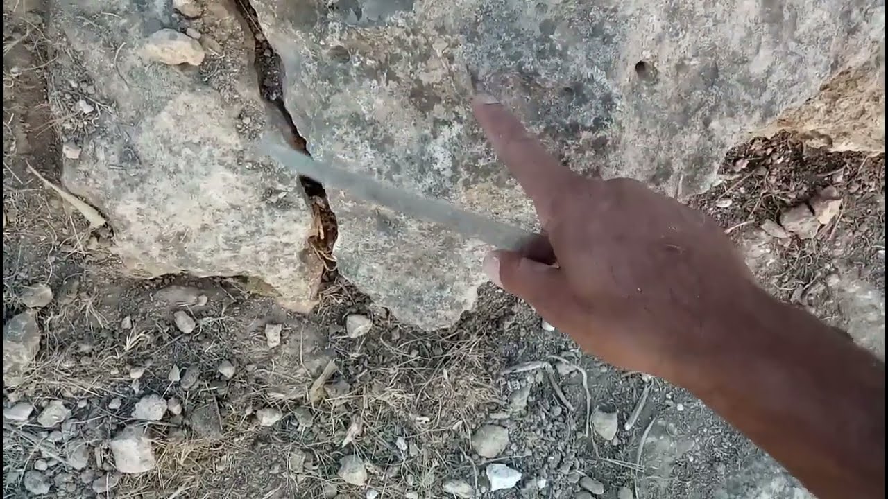 جره مموهه/ تحت تركيب صخري موصوفه وصفا فاقرا وتعلم.