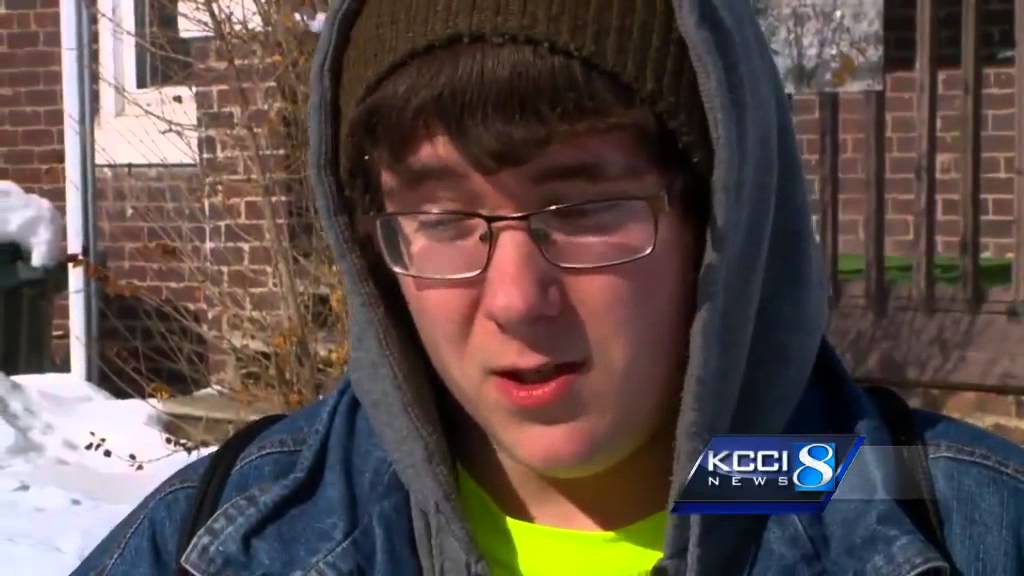 Lawmakers consider raising Iowa legal smoking age