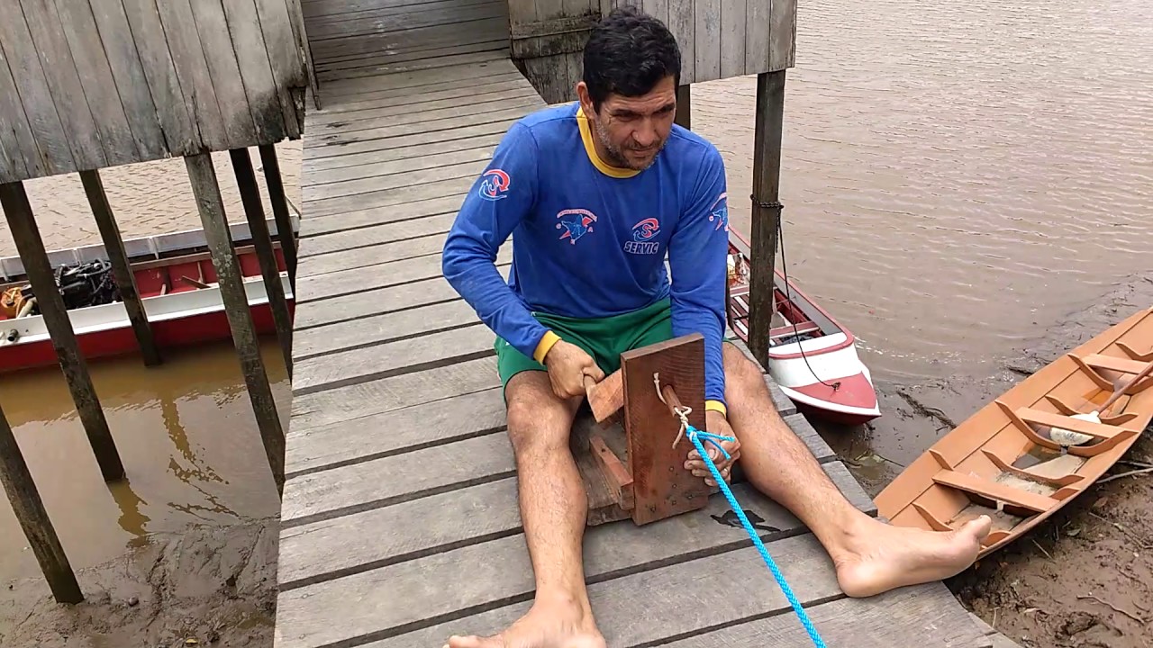 Tecendo corda de laço no Marajó