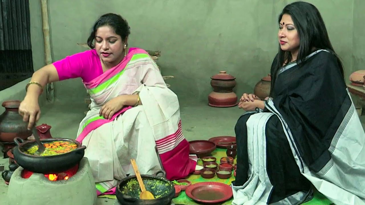চট্টগ্রামের লাকি আপার হাতে কলার মোচা ও চিংড়ির মজাদার রান্না || Panorama Cooking