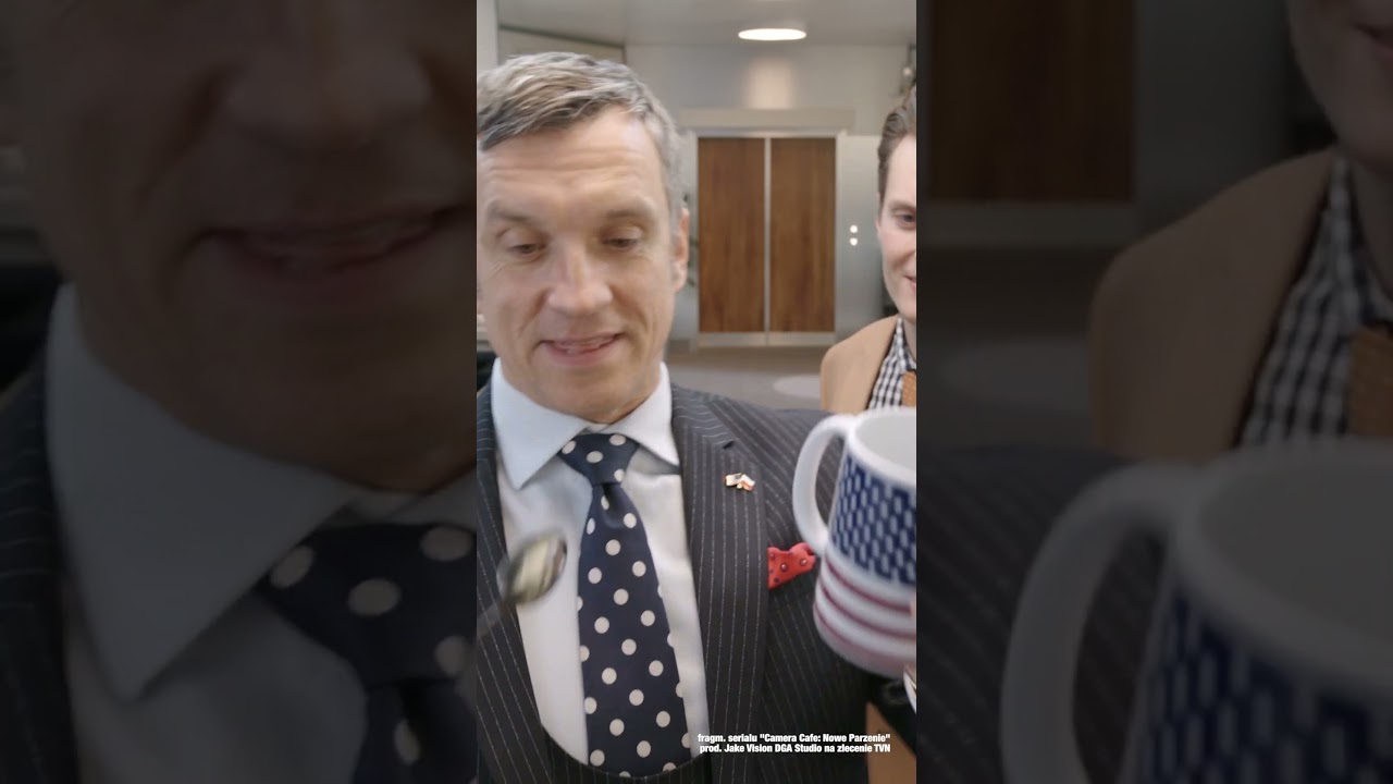 Typowe teksty osoby, kt&oacute;ra WR&Oacute;CIŁA Z ERASMUSA 😂 | Camera Cafe. Nowe Parzenie #shorts