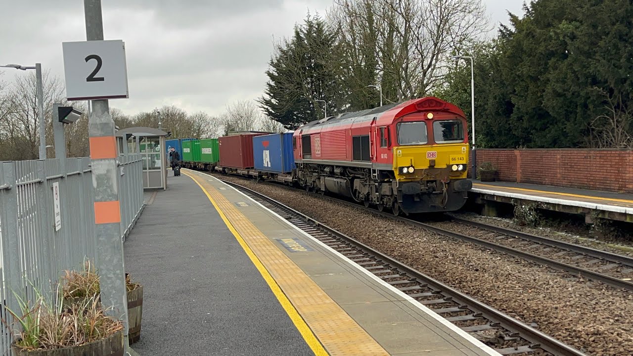 66143 4L45 Wakefield Europort to Felixstowe North Dbc with 14 containers 11;27 Lea Road 23/1/2026