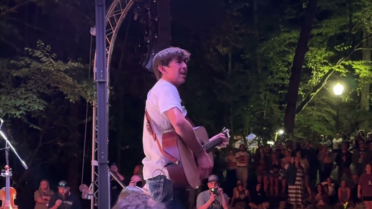 Wyatt Flores - Shake The Frost (Live at Laurel Cove)