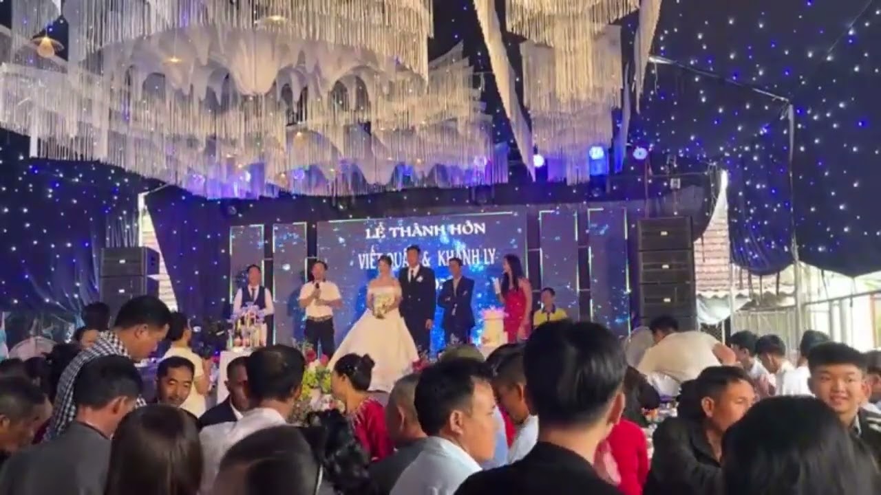Inside a Wedding Ceremony | MC Hosting & Guests Celebration