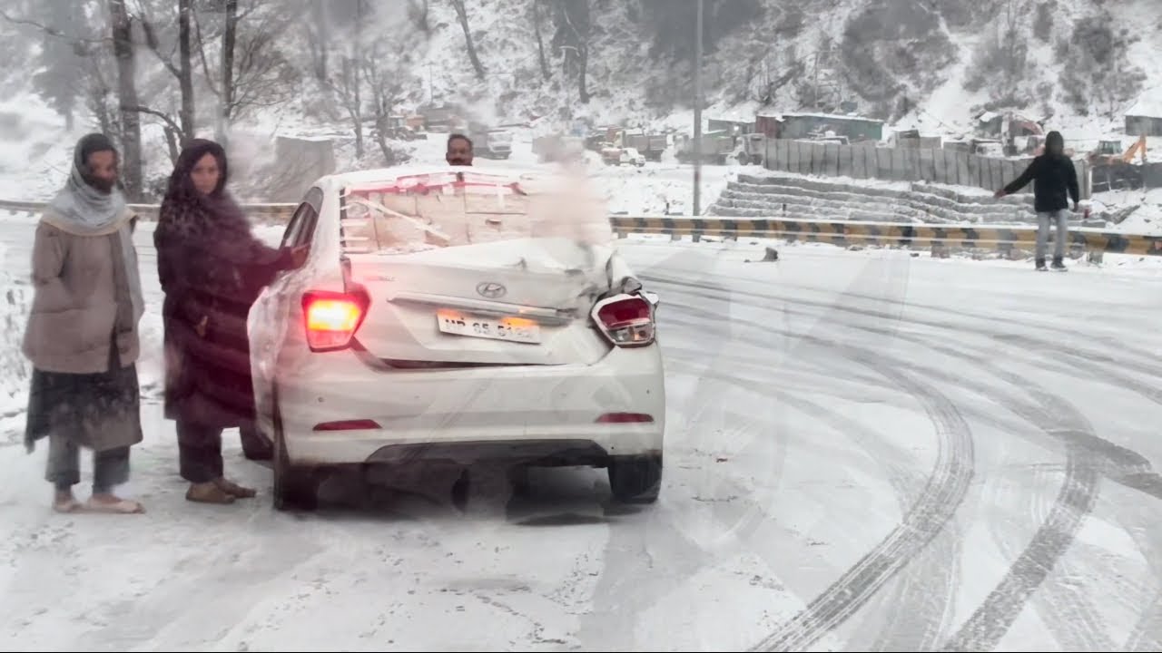 Manali first snowfall atul tunnel car crash damage lot of cars #manali #atultunnel #snowfall #kullu