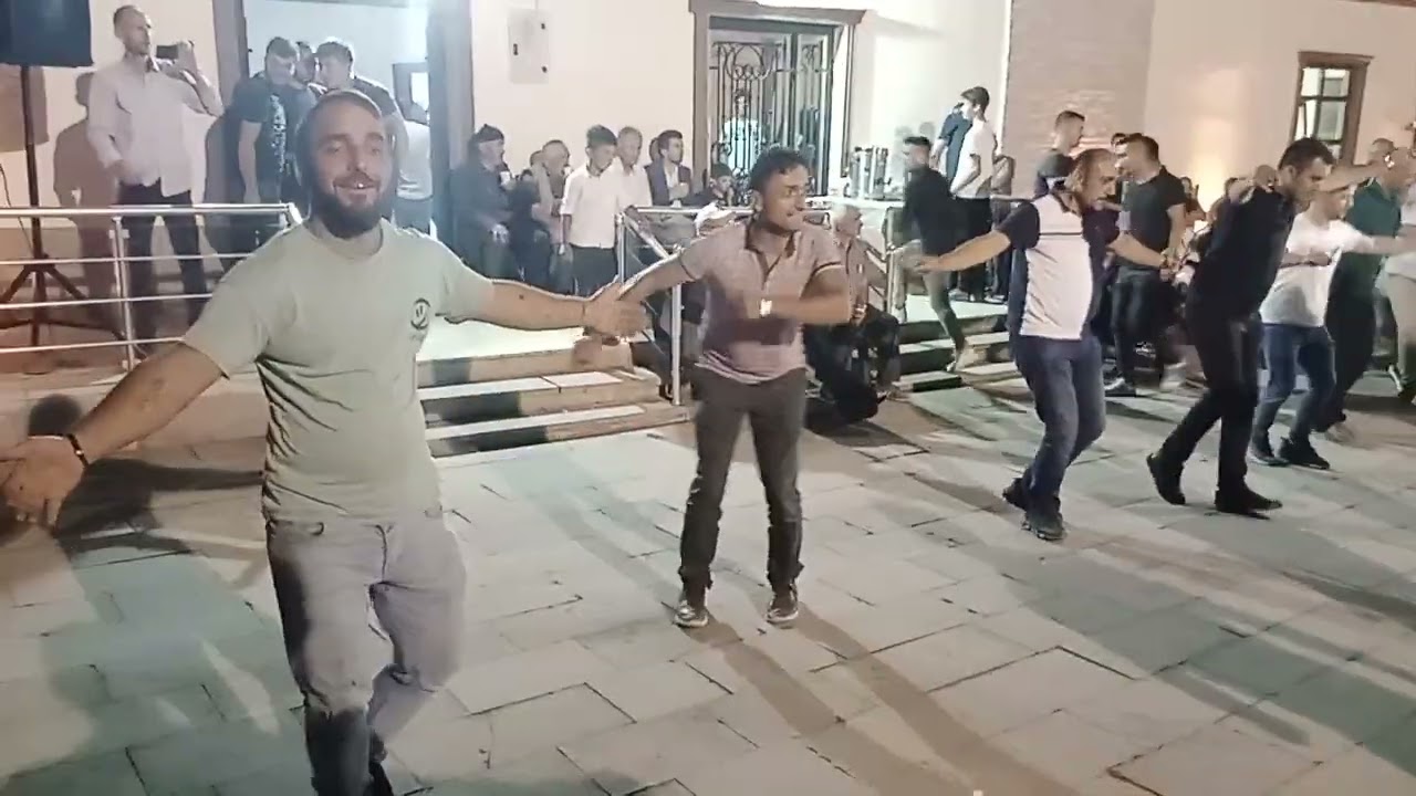DÜĞÜNDEYİZ