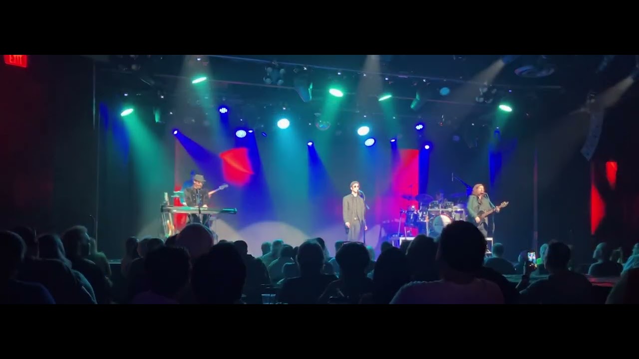Australian Bee Gees uplifting performance.