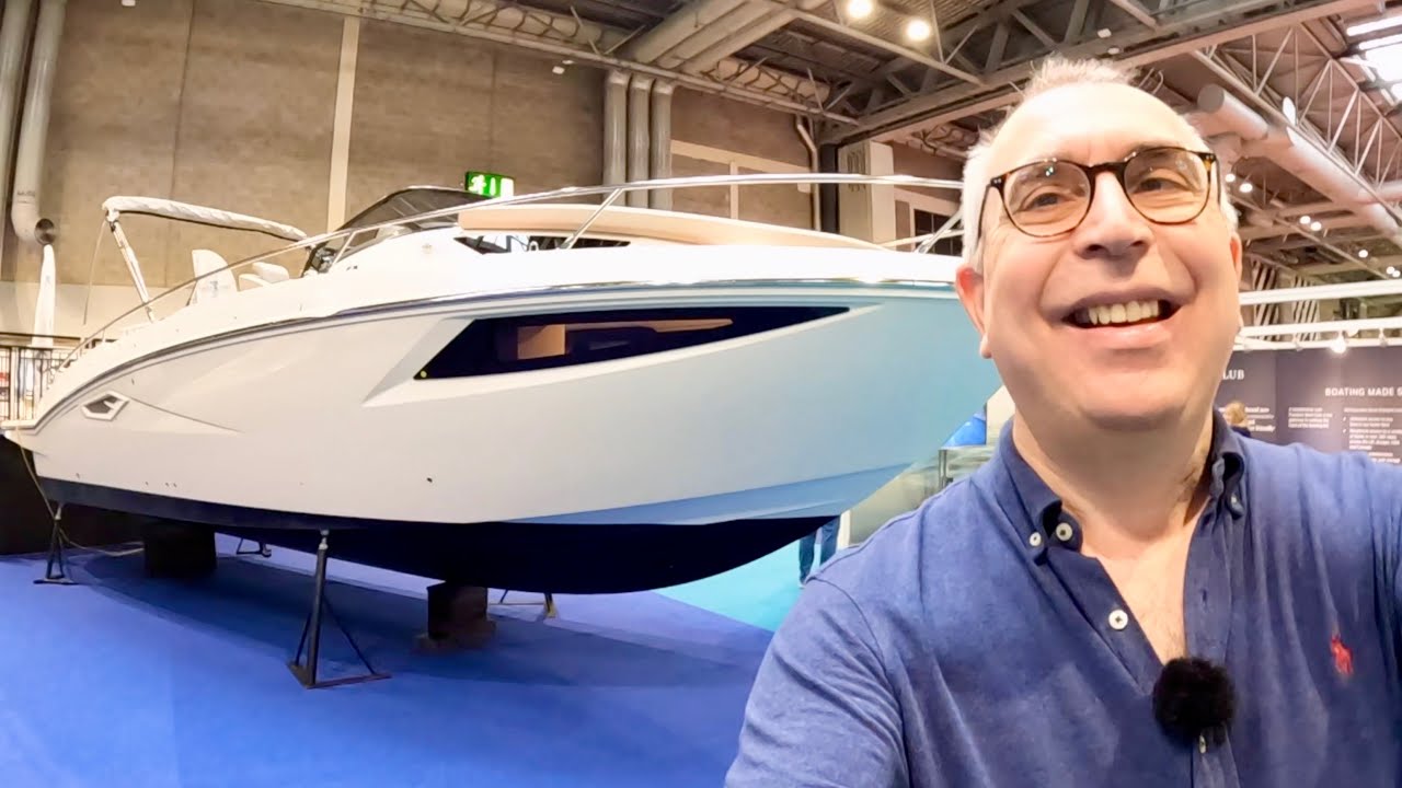 £213,000 Yacht Tour : Cranchi E30 Endurance