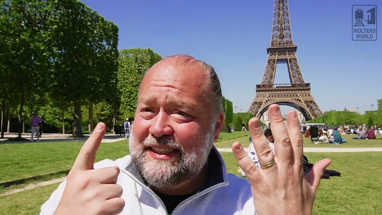 10 Essential Paris Experiences