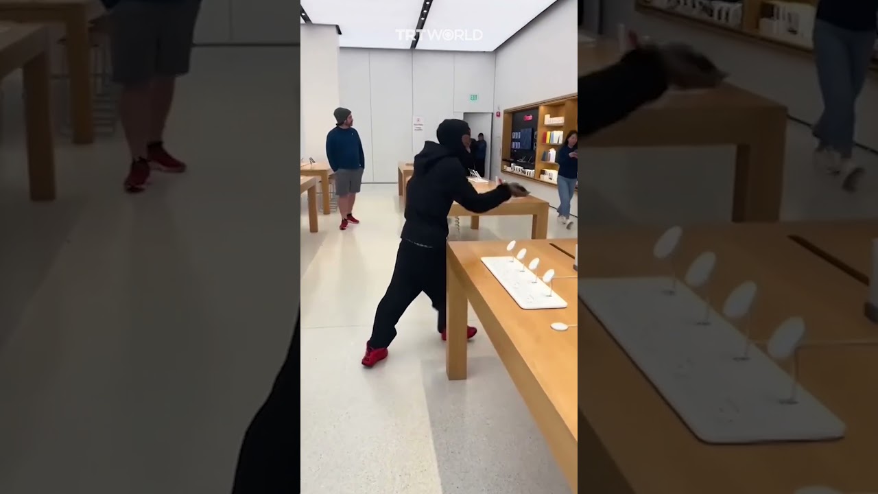 Thief steals 50 iPhones from Apple store in California