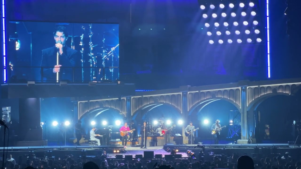Hey There Delilah - Plain White T's (Live from The Jonas Brothers GFYH Tour in Dallas, TX)