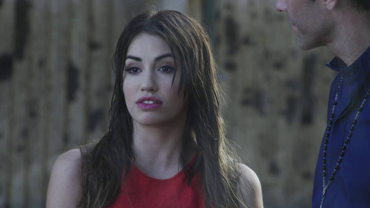 Esperanza mia, Esperanza baila bajo la lluvia