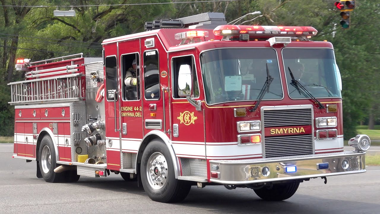 Citizens' Hose Company Engine 44-2 Responding