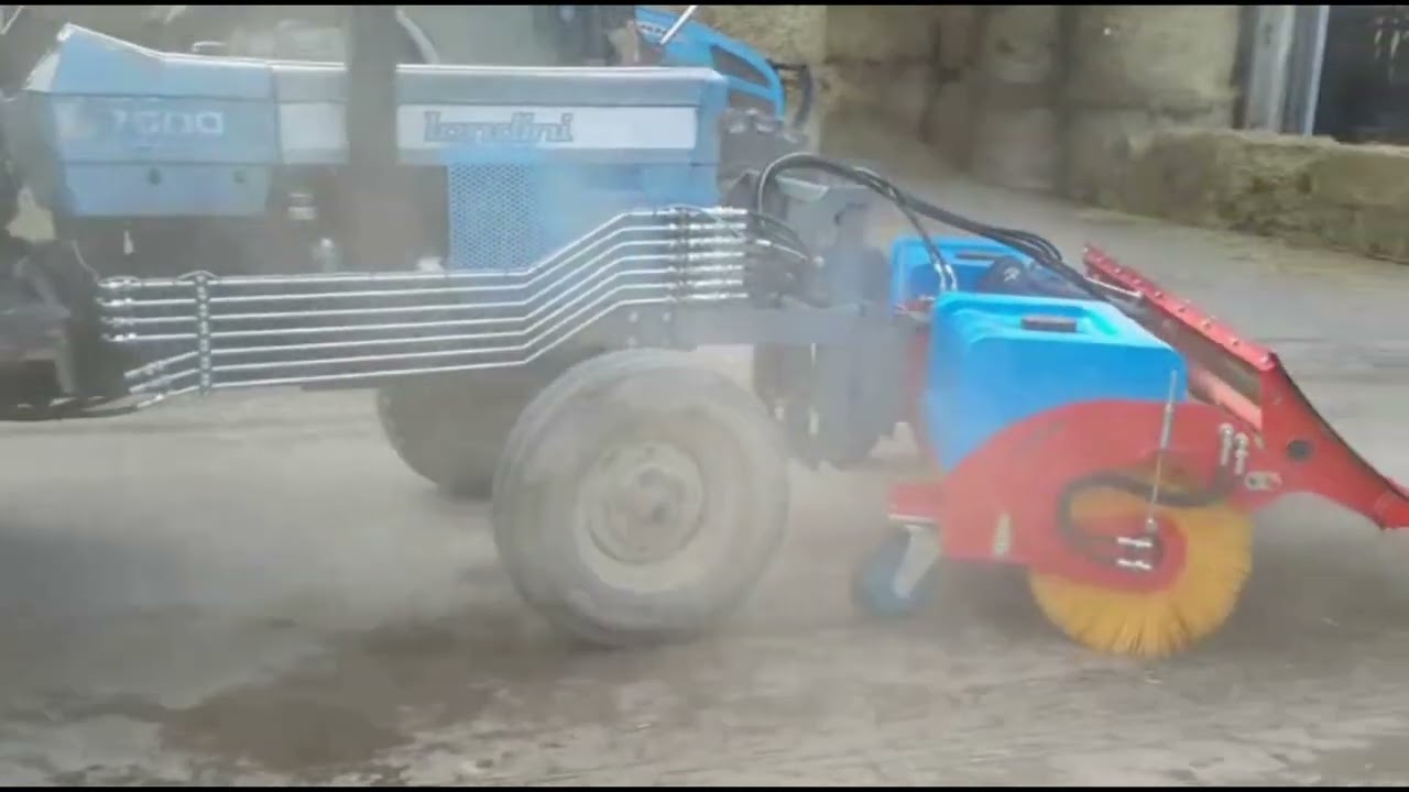 54 spazzolatrice  Combi Farm spingi foraggio su trattore landini