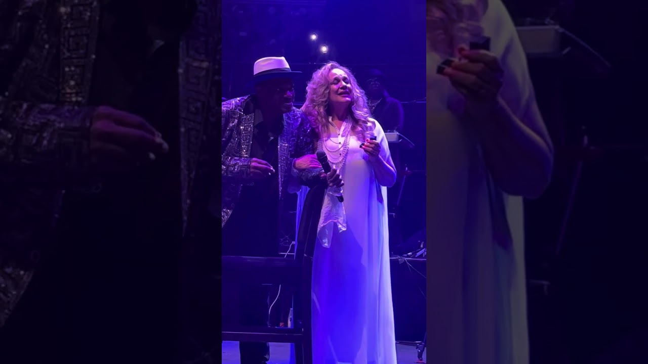 Alexander O’Neal gets married on stage at The Royal Albert Hall