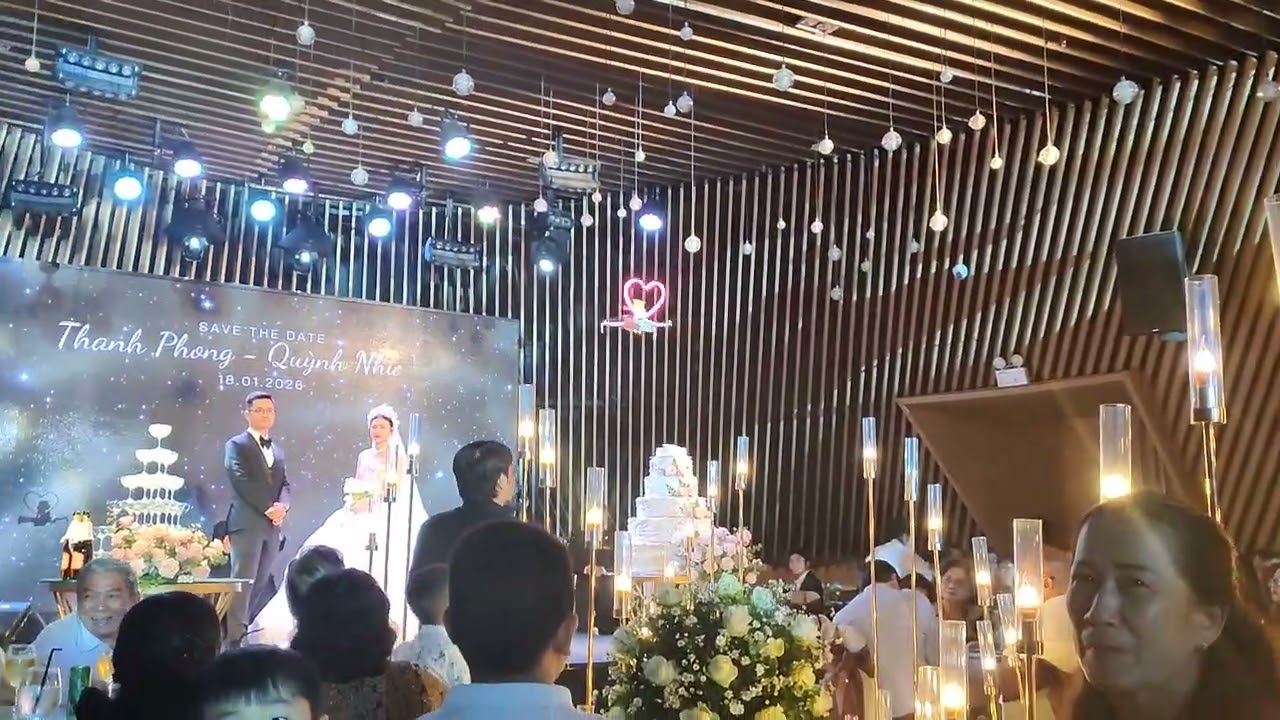 Trao nhẫn cưới lãng mạn quá chúc hai đứa trăm năm hạnh phúc ♥️♥️