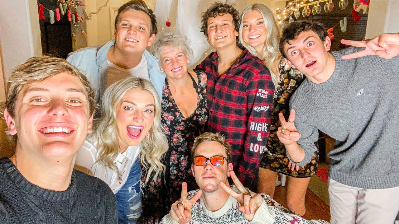 FAMILY SECRET SANTA | VLOGMAS #24