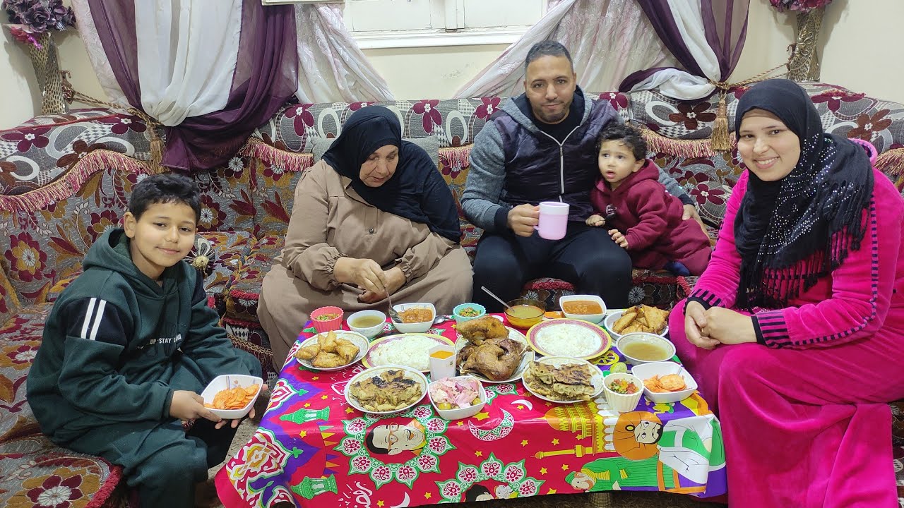 يا محلى🧕الجده الكبيرة للعيلة🥰وهى جايه تفطر معانا ودخلتها🌙الفرحتنا أناواولادى😘بيها وملت علينا البيت🏡#