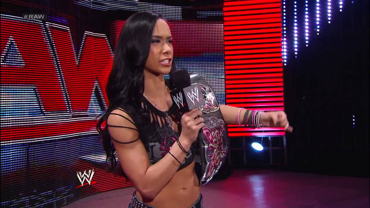 #PipeBombshell: Эй Джей Ли критикует звёзд шоу «Total Divas»: Raw, 26 августа 2013 г.