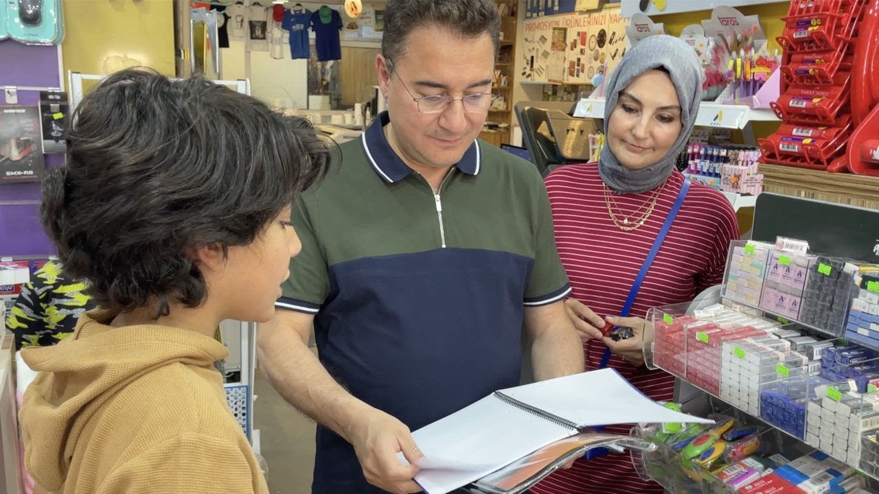 Zeynep ve Emir'le beraber okul ihtiyaçlarını almak üzere kırtasiye alışverişine çıktık.