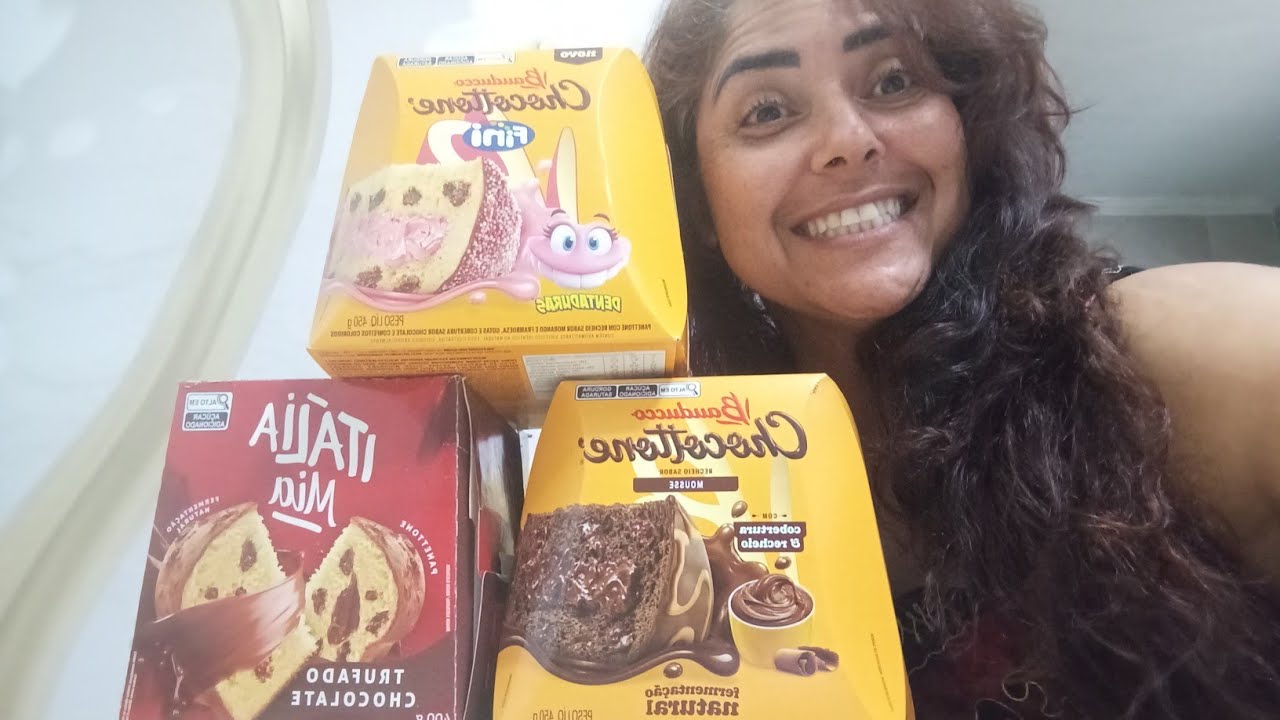 Experimentando os Chocotones com 50% de desconto.