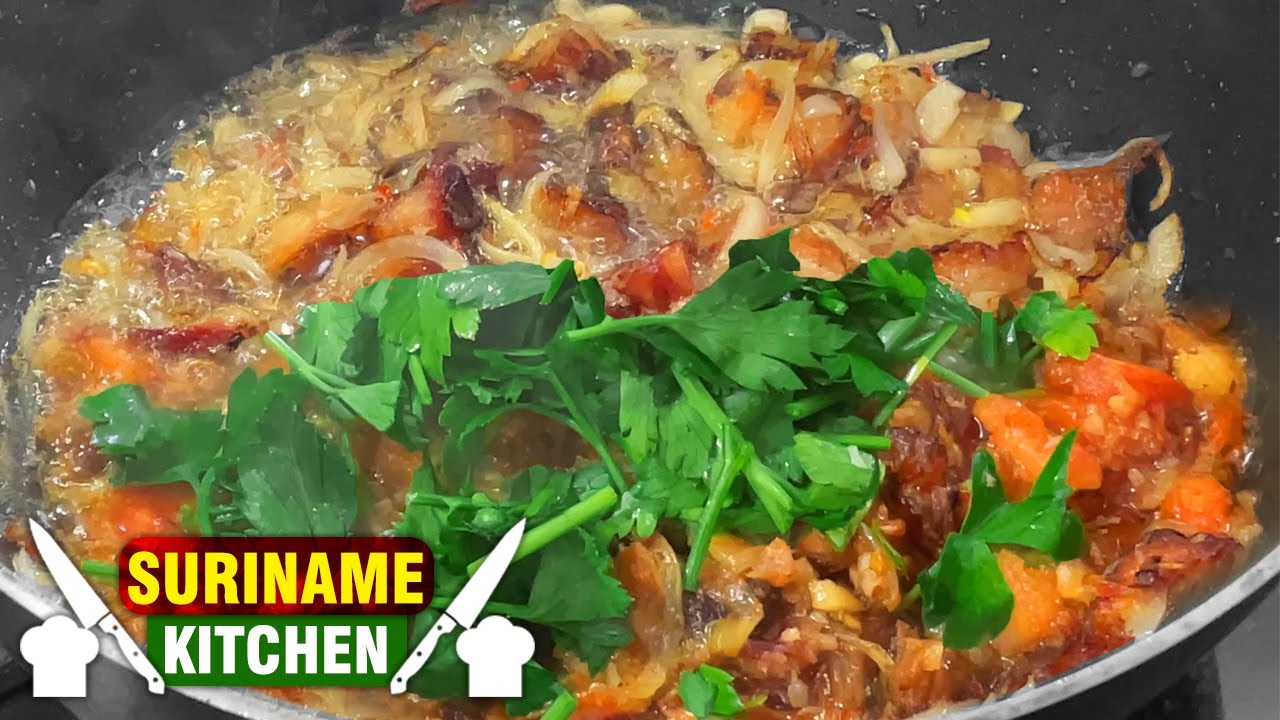 Gerookte Warme Vis Uit Suriname In Canada Gekookt In Tomaat | Surinam Smoked Catfish Cooked Canada