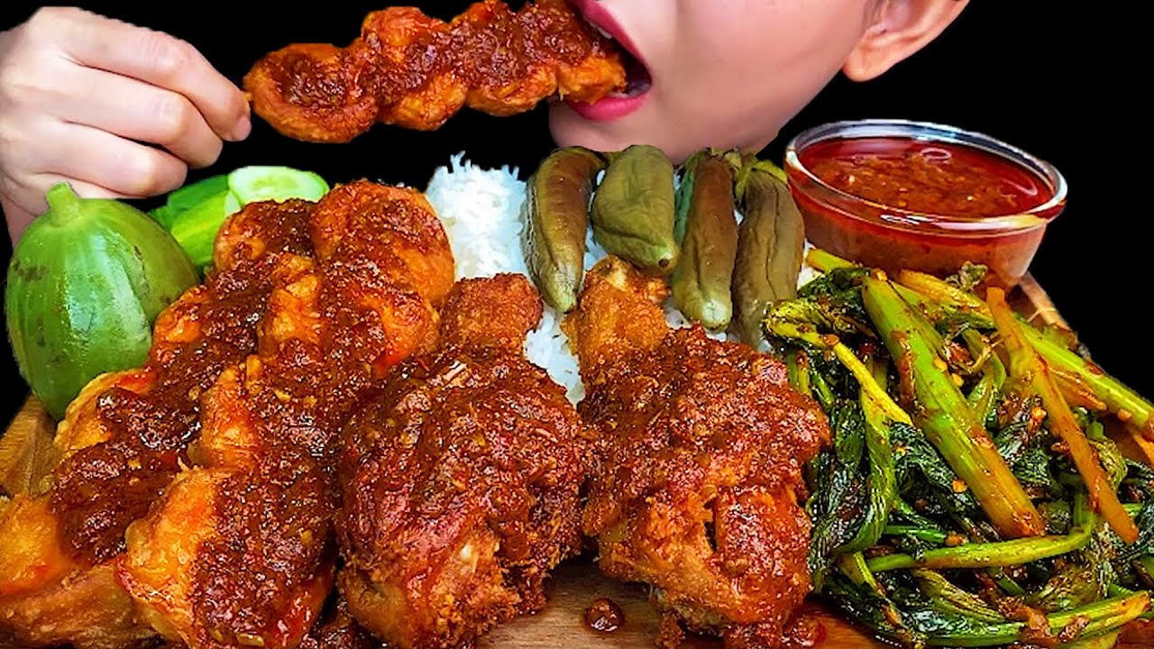 EATING SPICY FOOD||FRIED CHICKEN, FRIED CHICKEN SAUSAGE, SPICY CHILI SAUCE CURRY