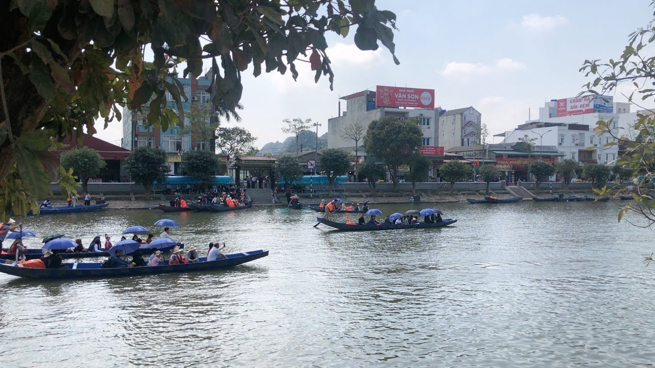 Du Xuân Suối Yến Chùa Hương