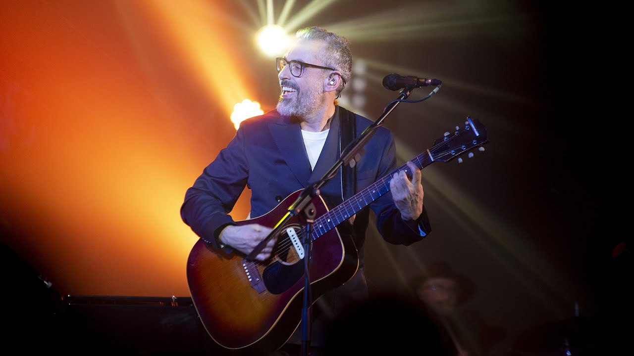 Brunori Sas - La vita com'è ⭐️ (Radio Italia Live 11/04/2025)