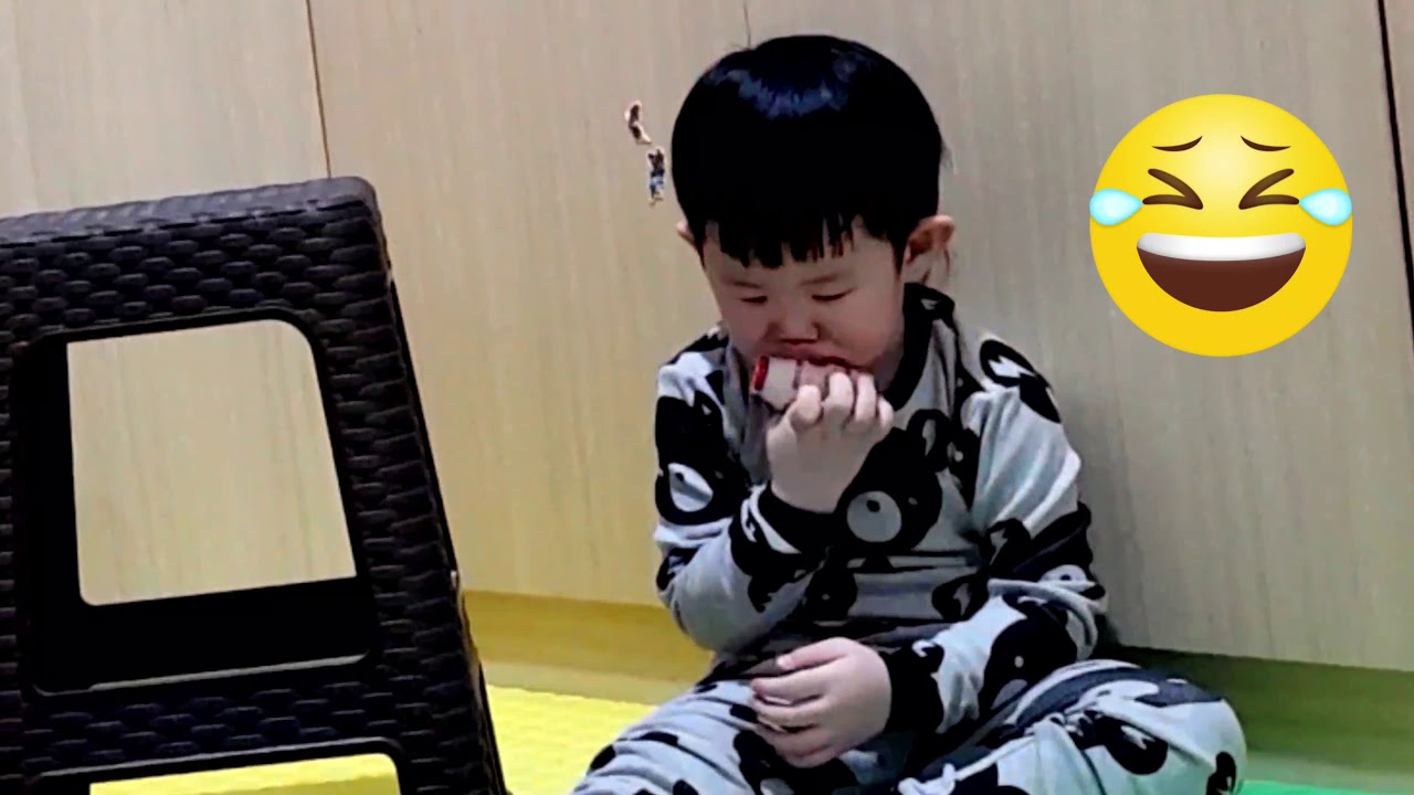 RUSSELL TODDLER PATIENCE CHALLENGE with YAKULT 😂 favoritnya russell no.1 ini