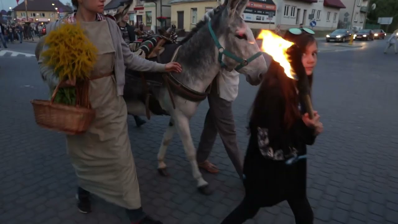 Nowa Słupia. Dymarki. Pochód z pochodniami (12.08.2022)