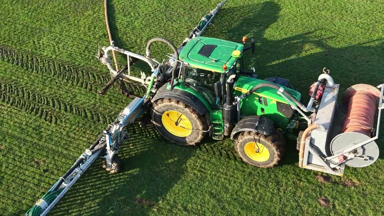 JohnDeere 6R ... am Schlauch, MAN LKW.