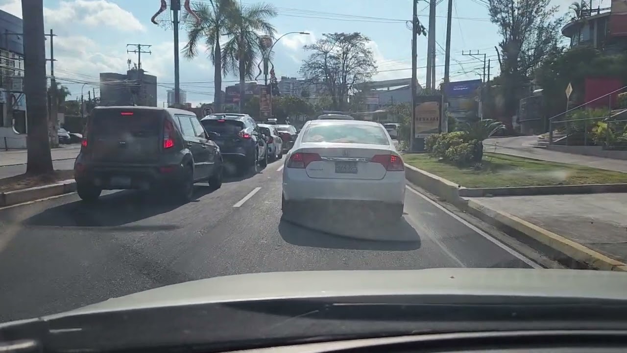 llegando al Templo Mormón,  San Salvador