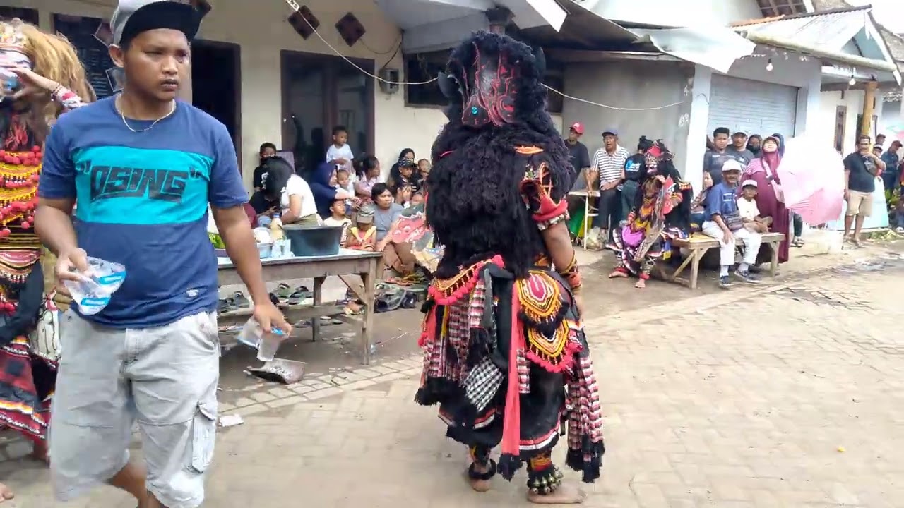 Live seni jaranan Wahyu krido manunggal tari Buto feat Nayya audio production Kalibaru kulon 