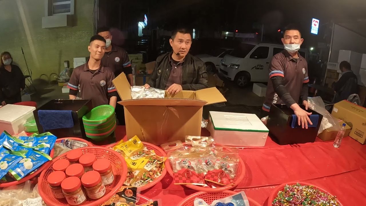 06  一大包鮭魚下巴，缺貨缺很大~客人一直要~終於到貨啦~ #嘉義趙又廷 #全晟海產 #週二社頭夜市 #海鮮拍賣 #海鮮叫賣