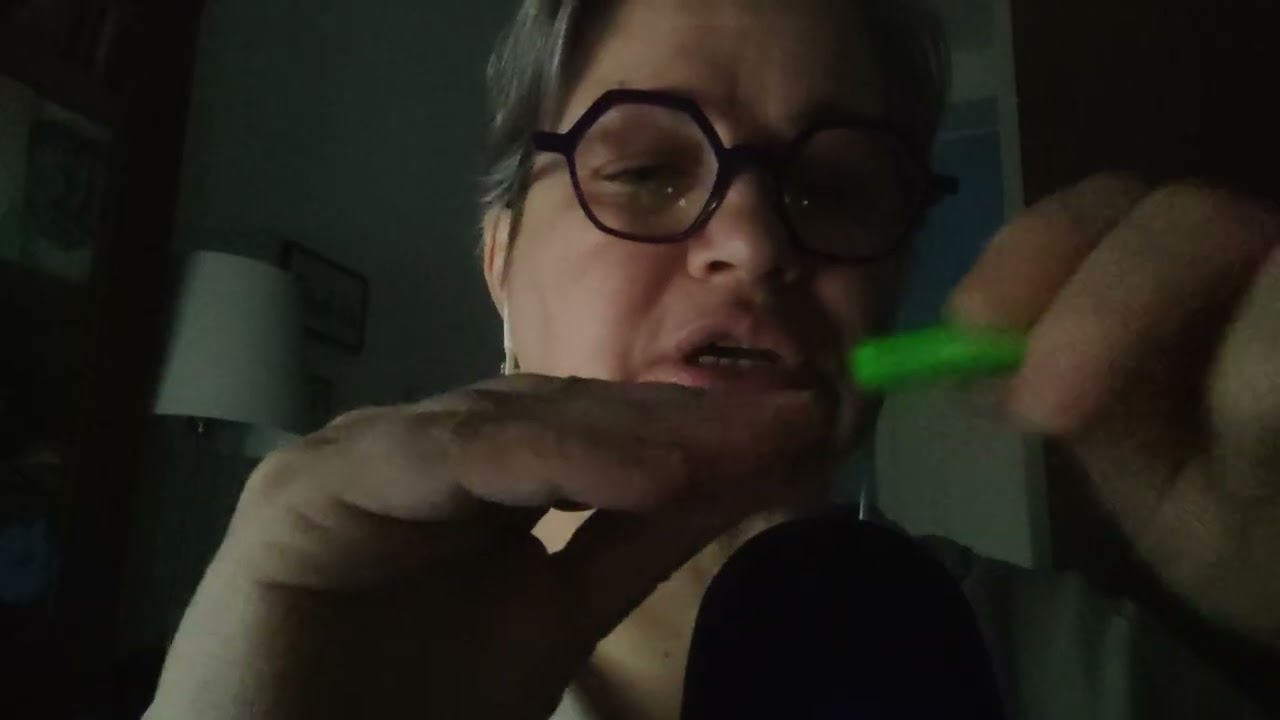 Asmr - manicure e parrucchiera antipatica per Nicole 