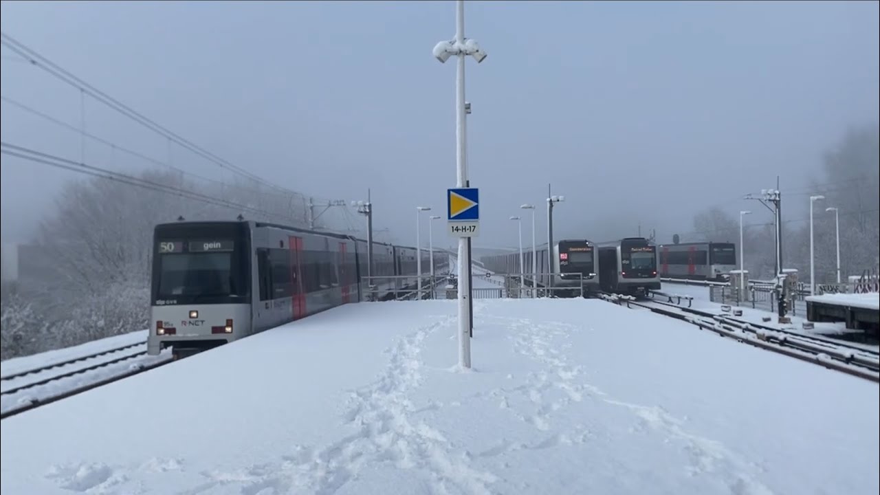 Metro's op Van der Madeweg (in sneeuw!)
