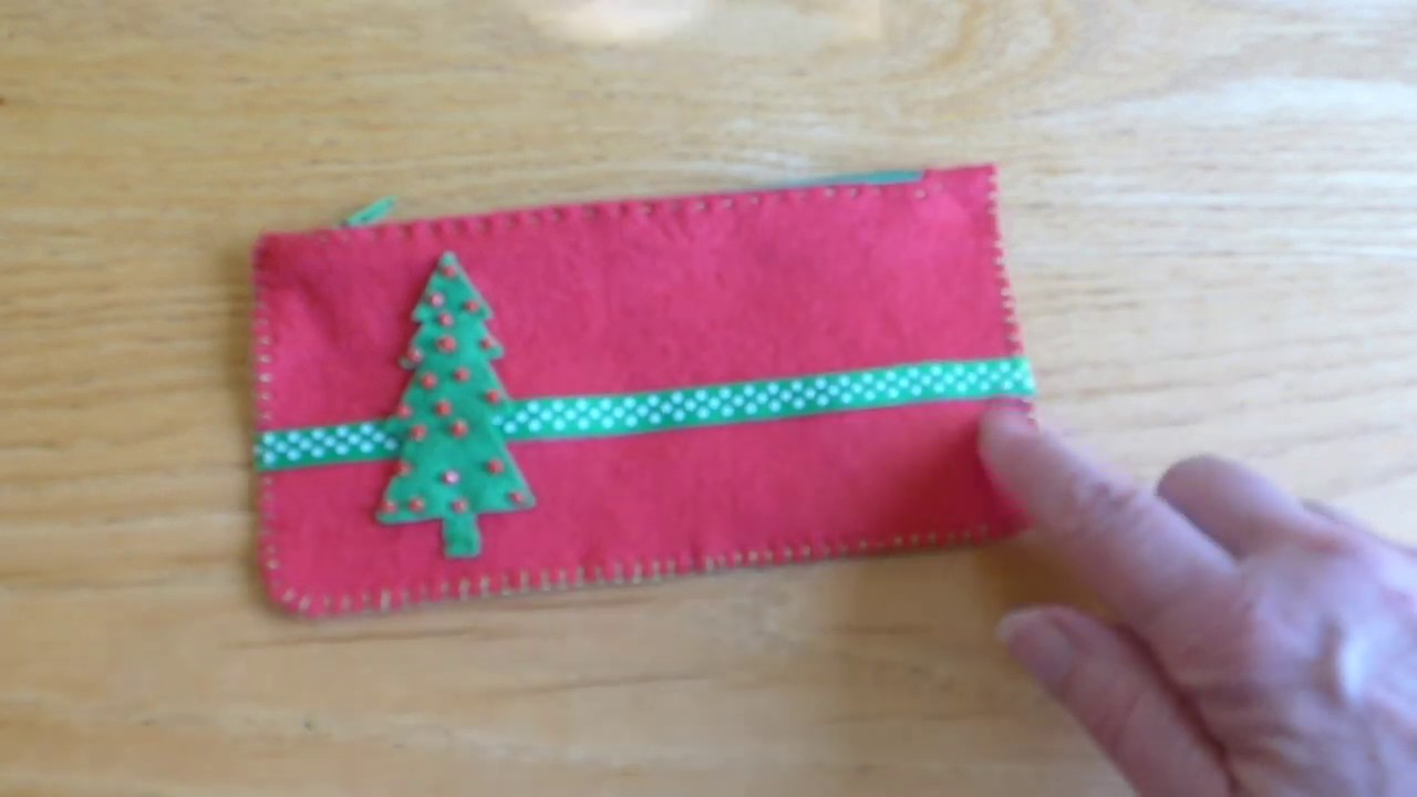 Christmas felt pouch tutorial