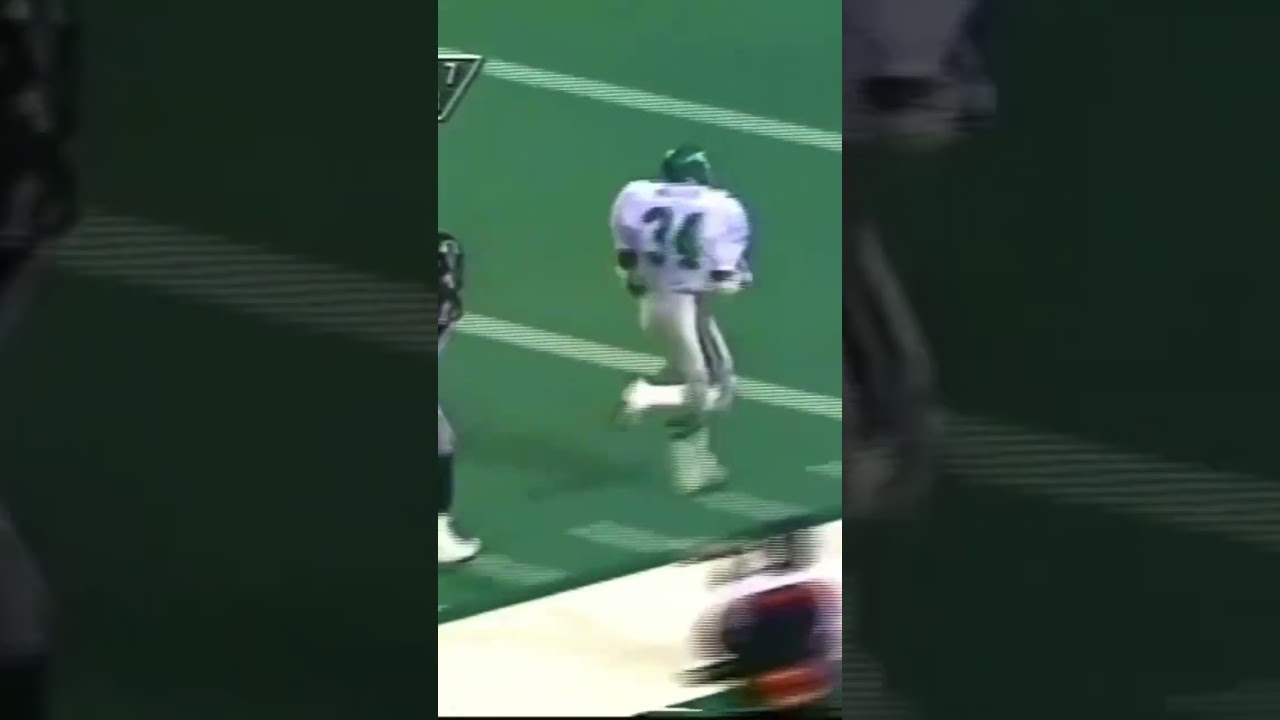 Herschel Walker runs for a 91-yard touchdown with the Eagles in 1994