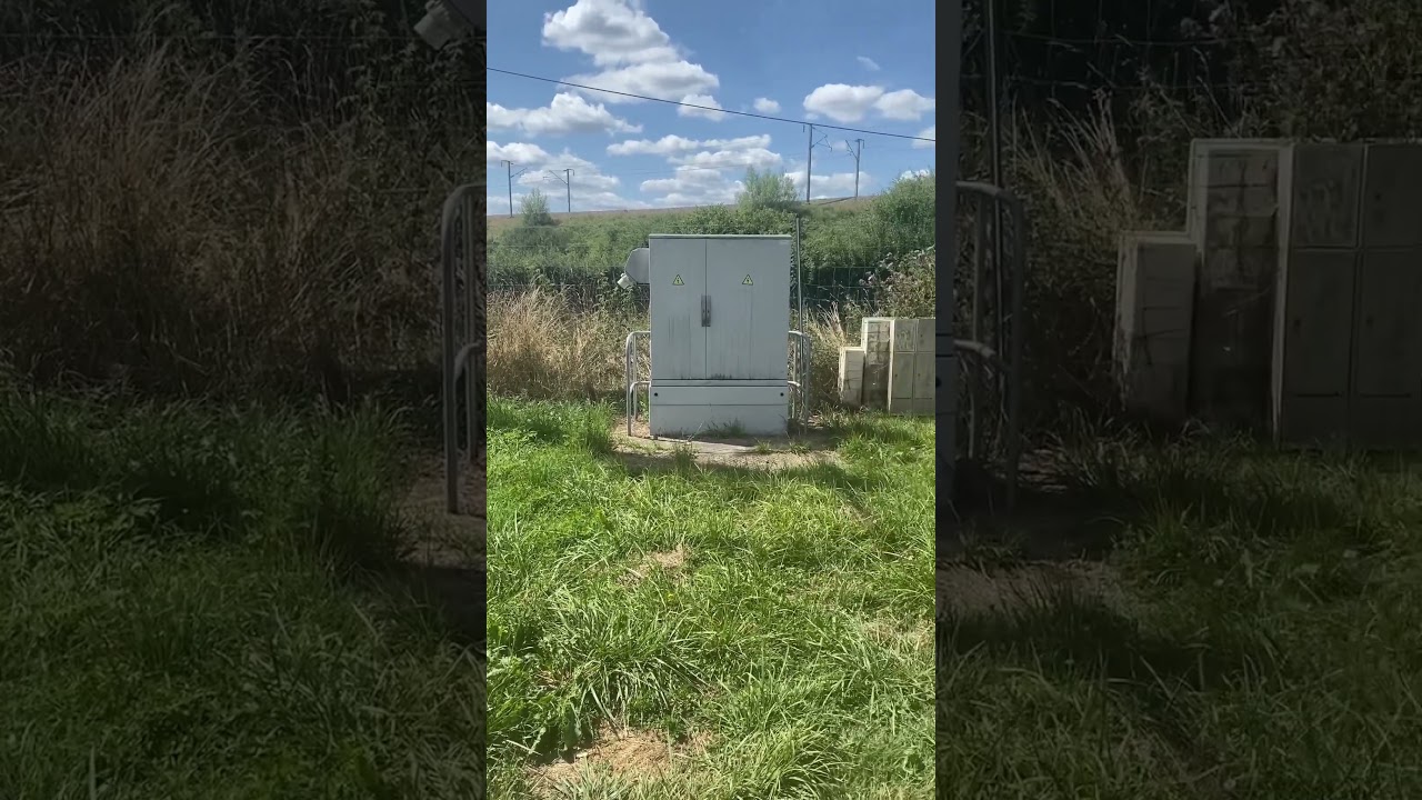 Passage d’un TGV près de la A6